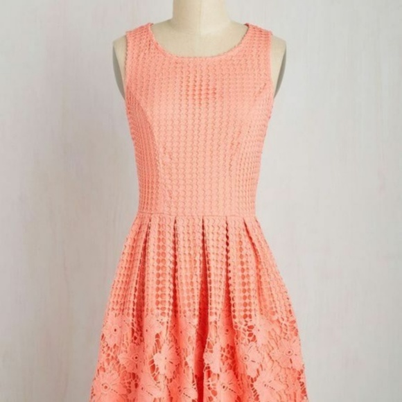 Modcloth Dresses & Skirts - Modcloth Coral Pink Crochet Lace Dress